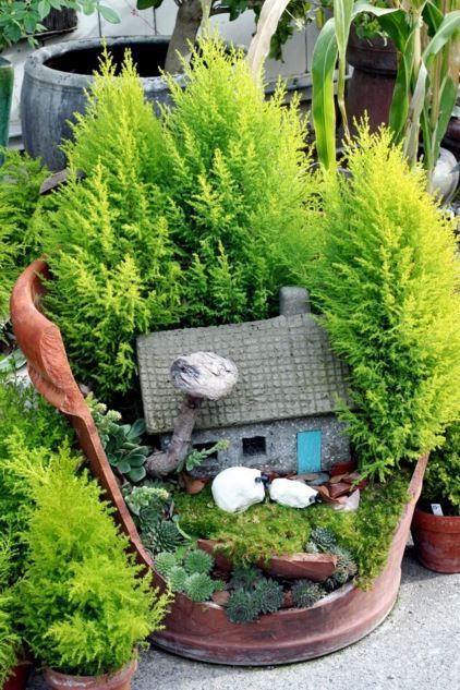 decoración_extraña_en jardin